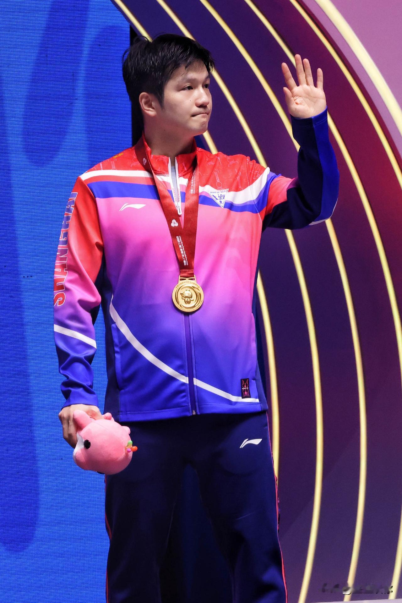 我相信很多人和我一样最早是13年认识樊振东的，除了当初那个最年轻巡回赛男单冠军，