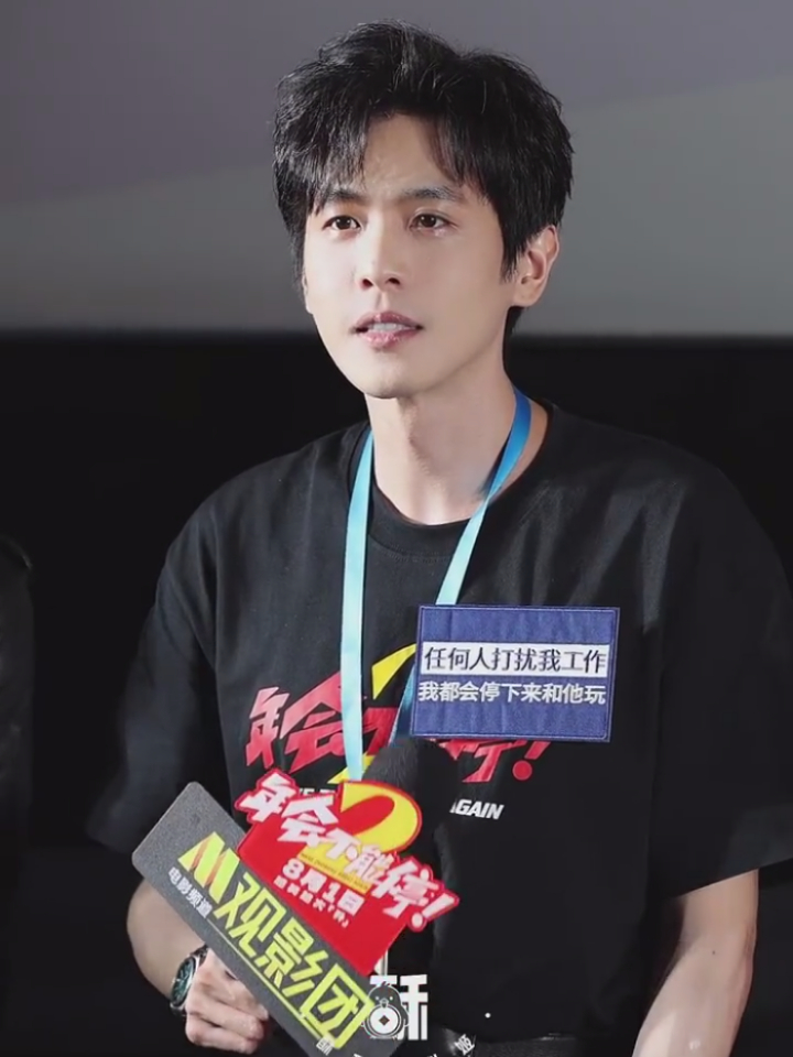 『任何人打扰我工作        我都会停下来陪他玩』巧了，我也是 