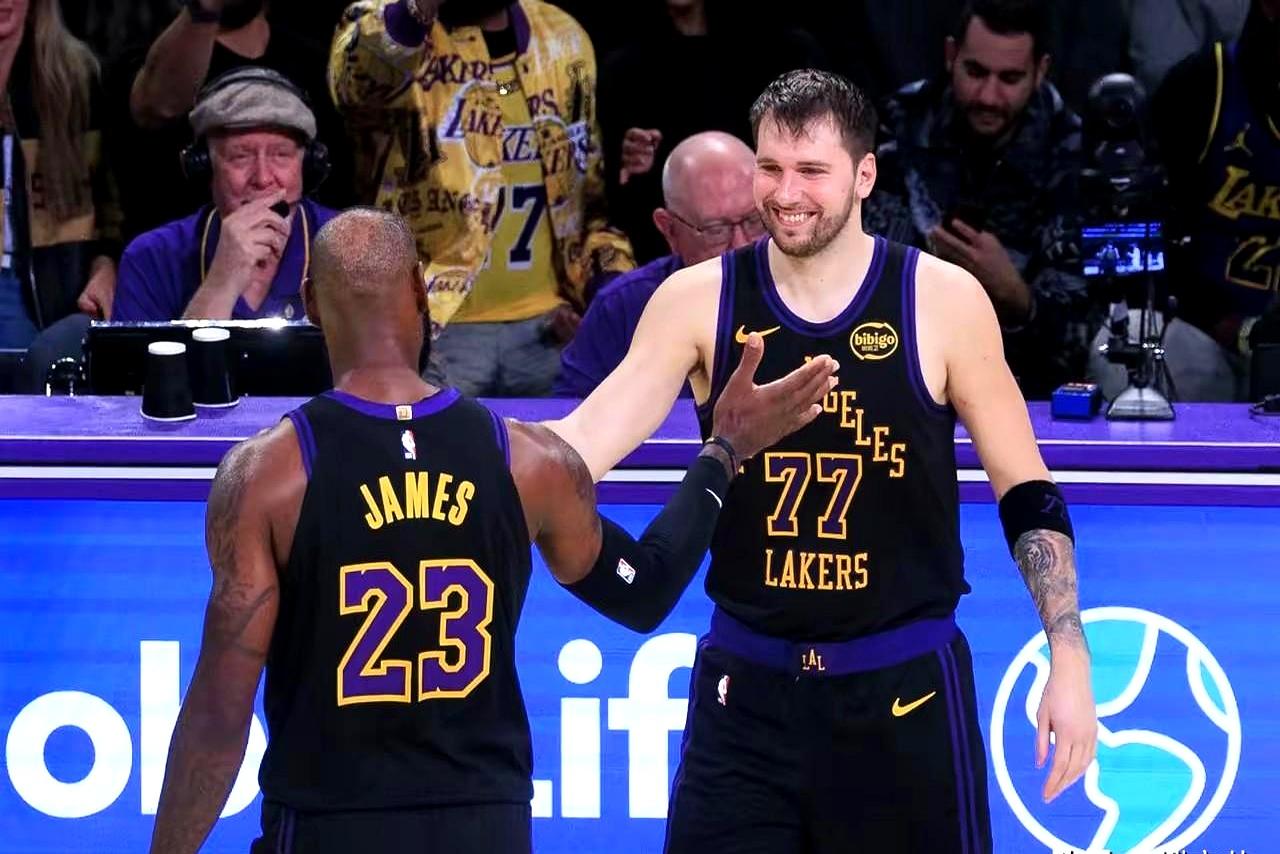 41岁詹姆斯还能砍31+10
 

这场141-116把老鹰打懵了。
 

湖人