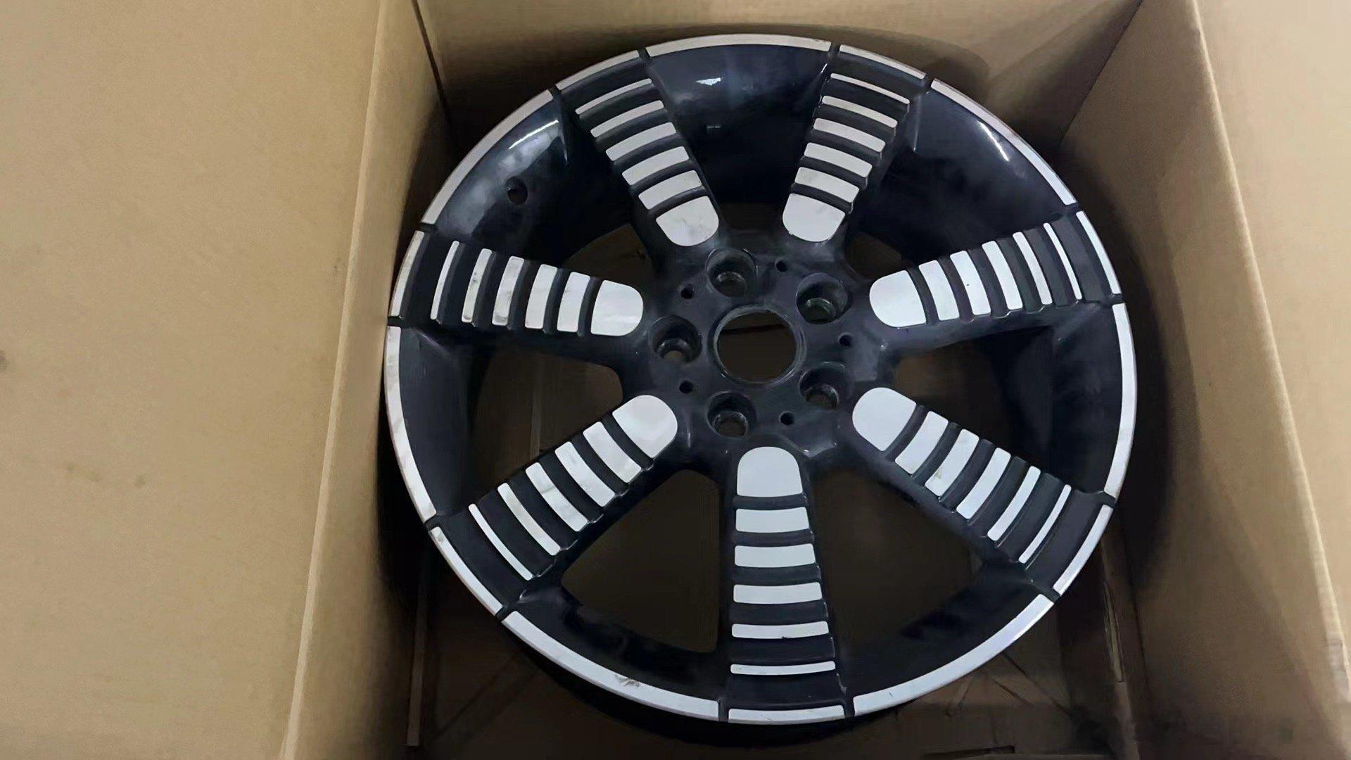 这个轮毂能卖多少钱一个呀，我想把他卖了，minicoopers 5门的 ​​​