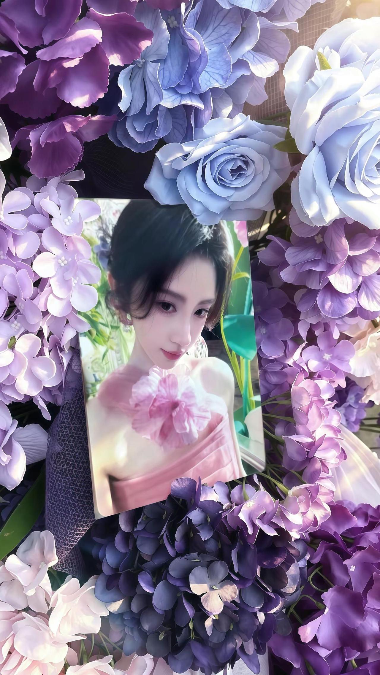 恋人手中樱花草