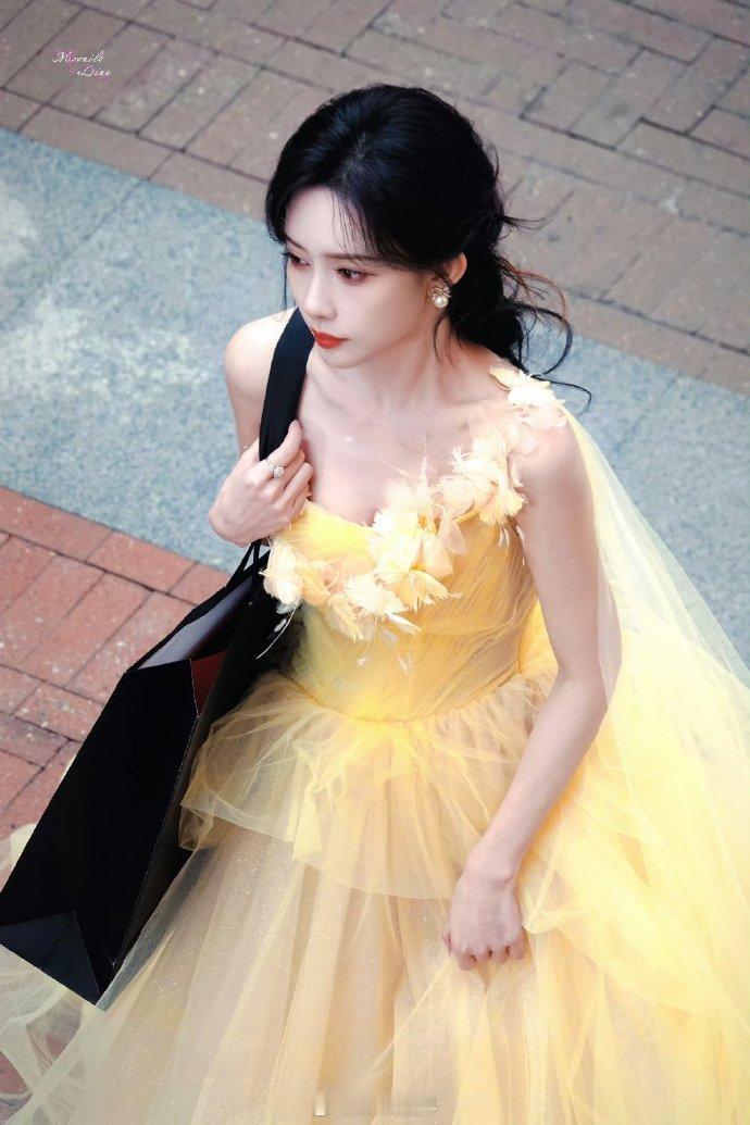 别家站姐拍的孟子义 各家站姐发的孟子义愚人节站姐团建 别家站姐镜头下的孟子义！孟