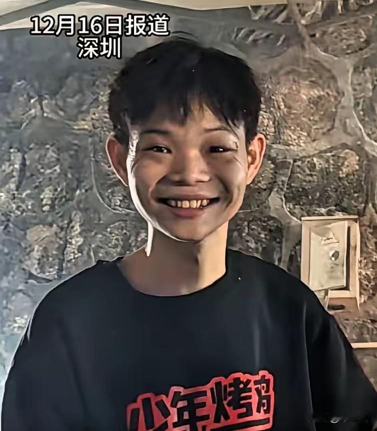 简直不可思议
烤鸡弟才16岁就做到了月入过万
我那大学毕业的表哥25岁了，在公司