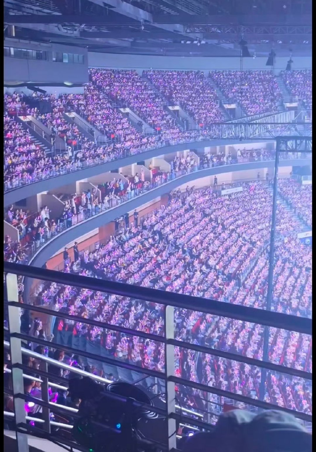 tg. 张艺兴演唱会万人场的上座率[威武] ​​​
