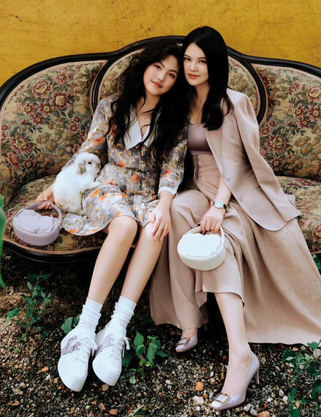 王诗龄是犯了什么大错吗？
 
10月5日，李湘带着王诗龄参加活动，在活动上王诗龄