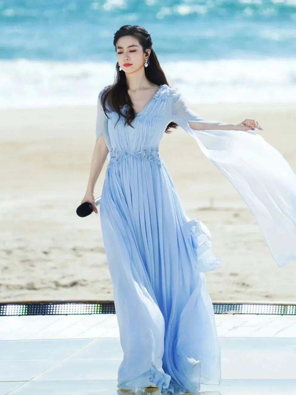 内娱“小燕子”李晟，她是一位演过《还珠格格》小燕子，并在豆瓣有词条的女演员。
李