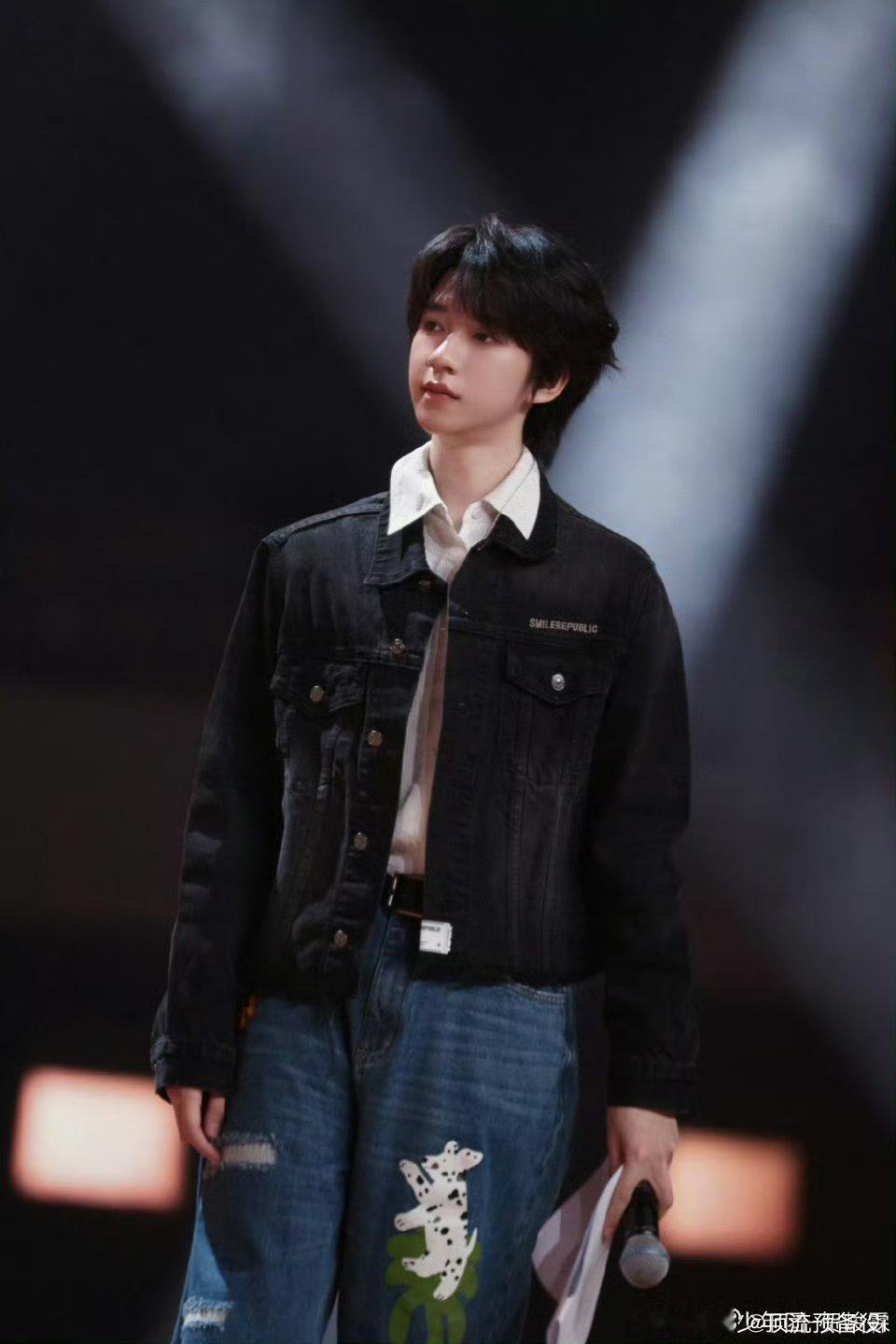 陈奕恒看贺峻霖视频贺峻霖每一个视频都是用心拍摄哦，欢迎观看 