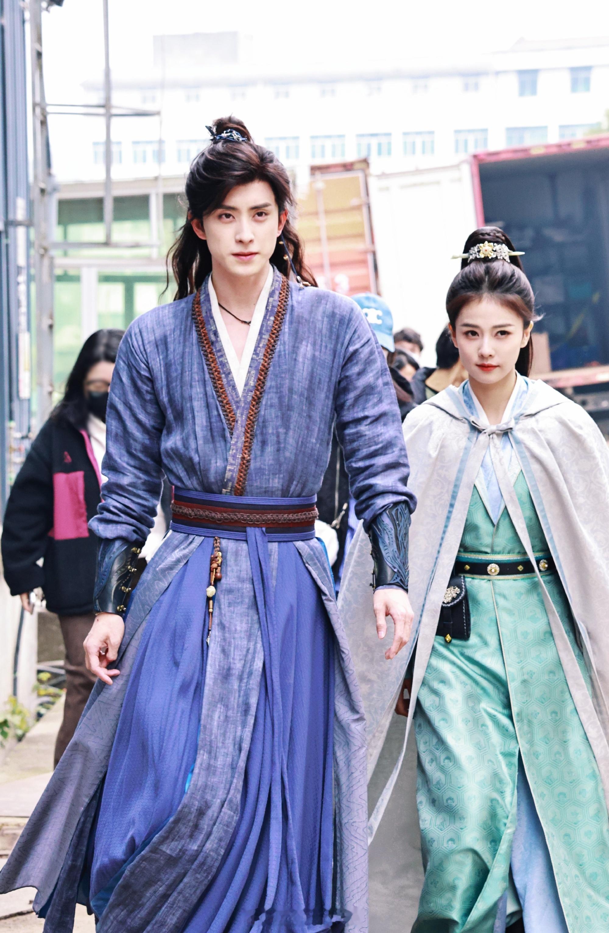 如果你知道白月梵星的两位主演，在同天同一个地方拍摄你也会觉得是一种缘分 [笑cr