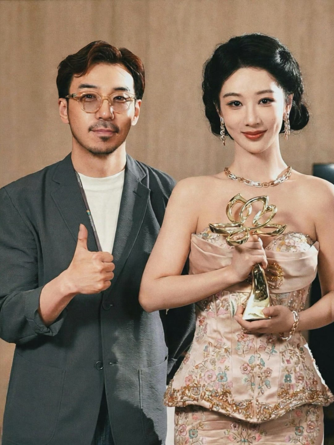 杨紫 yz杨紫董竹君  yz杨紫玉兰花开君再来 “你仿佛一束光照进了我平平无奇的