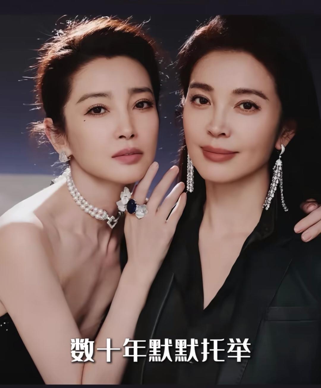 一个在台上一个在幕后，很美的姐妹花，姐妹情深，互相成就！
如果说大S要是有这么有