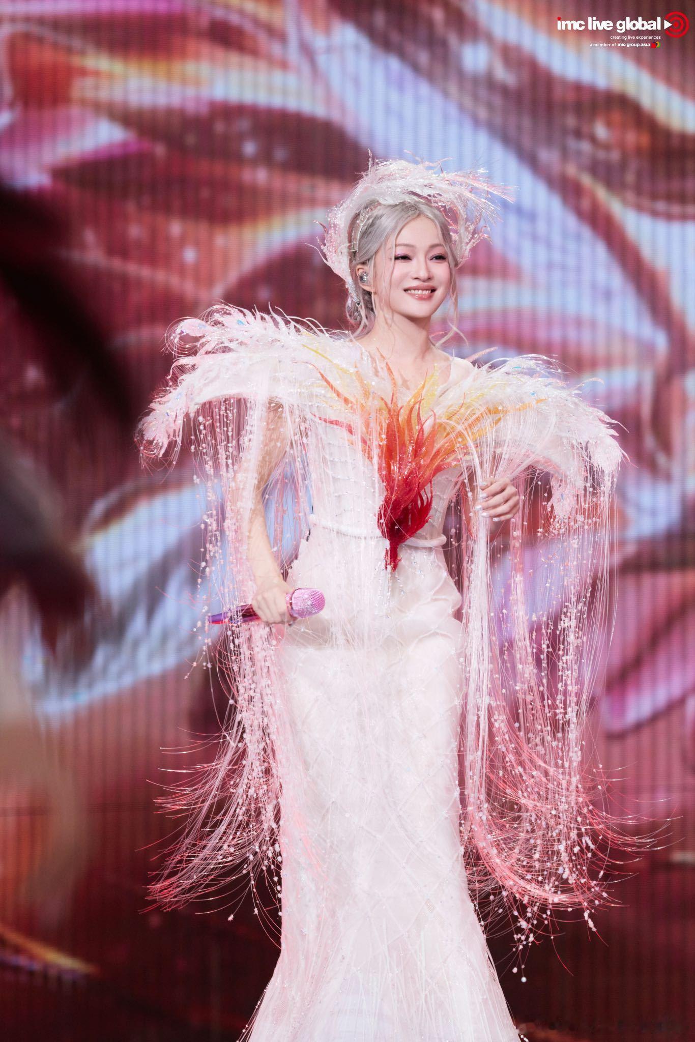 张韶涵真的来成都兑现十年之约了8月8日11点抢票！张韶涵「觅光」巡演成都站要来了