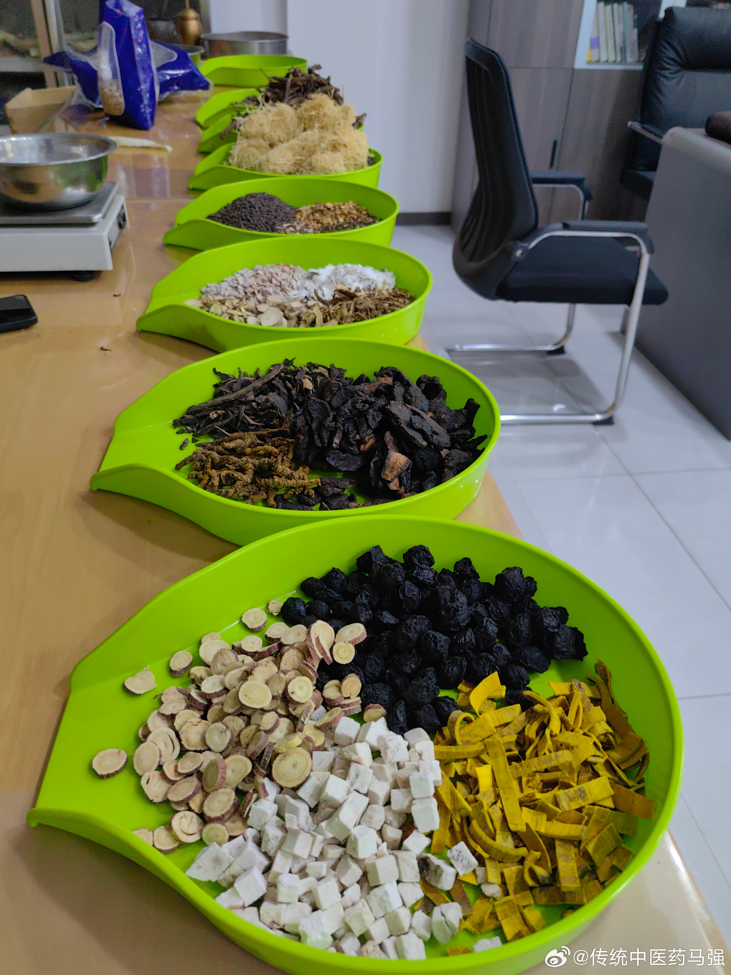 若无天赋傍身，便以时日为笺。持之以恒的重复，终将成为化腐朽为神奇的力量。 