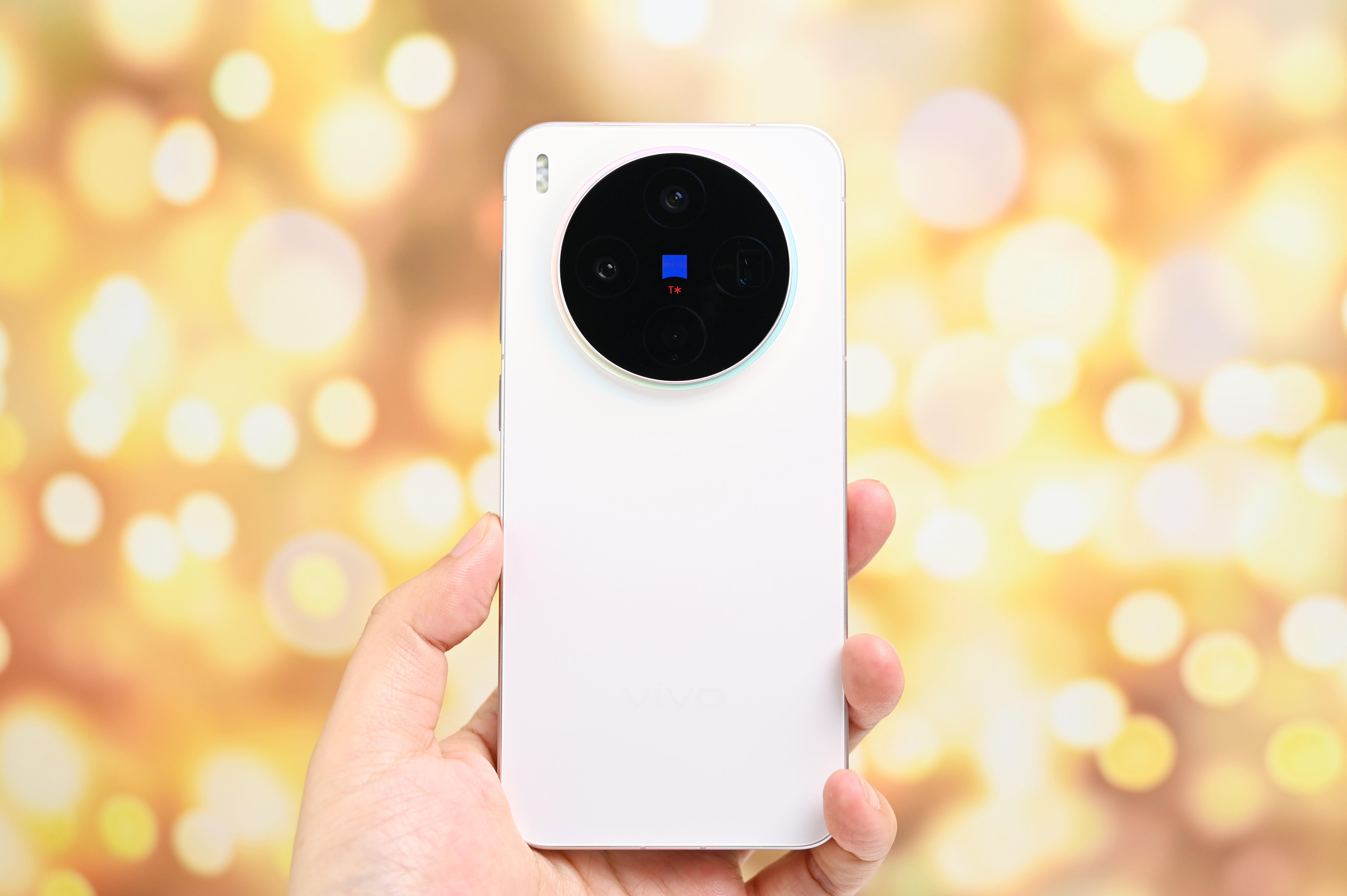 前不久拍的一组vivo X300图赏忘记发了，幸运彩的配色，小直屏机，手感好拍照