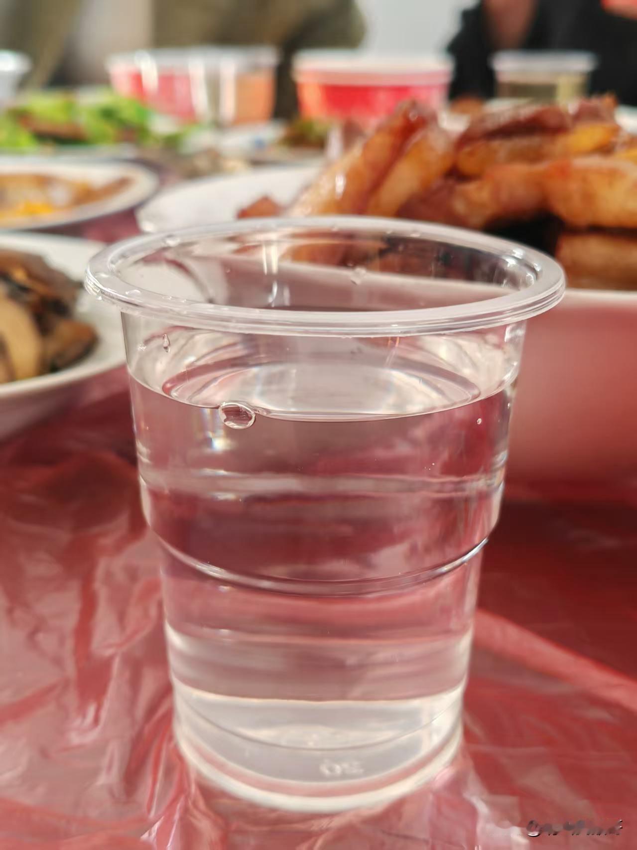 天南地北大拜年湖北过年拜年我感觉最头疼的就是到处串门吃饭喝酒，特别是酒桌上有长辈