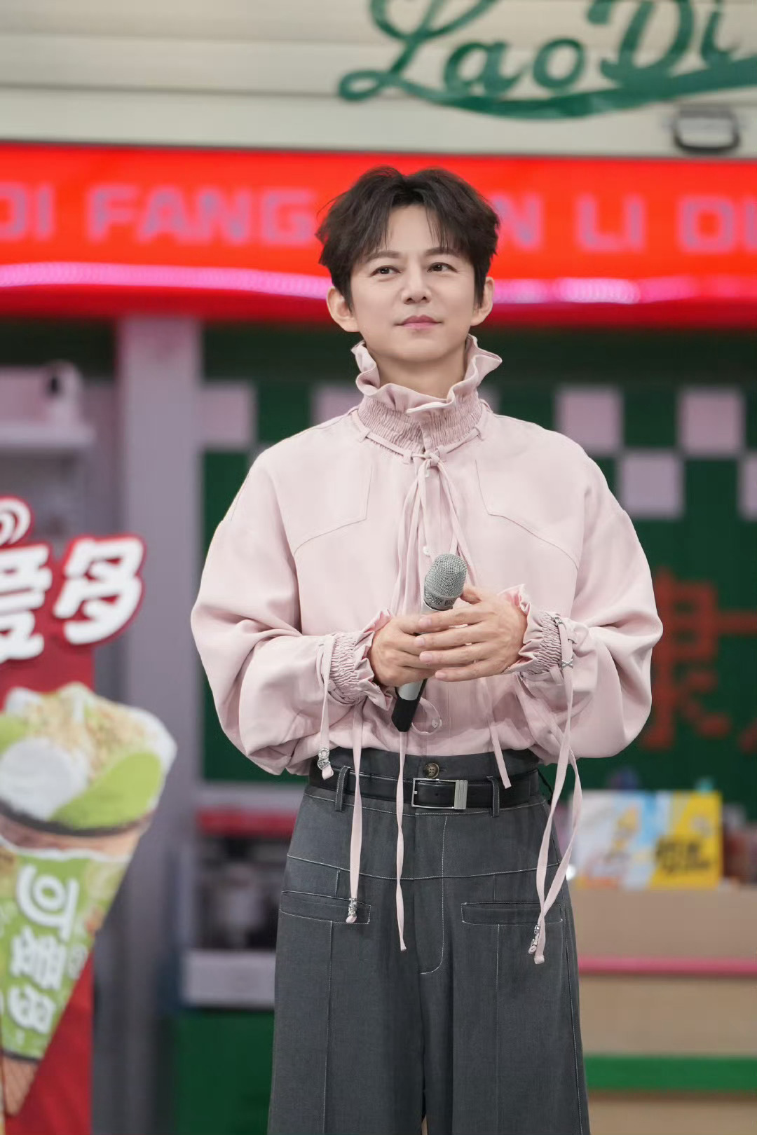 假如何炅上披哥会怎样如果何老师上披哥，那估计会迎来披哥最火的一季吧，毕竟那可是何