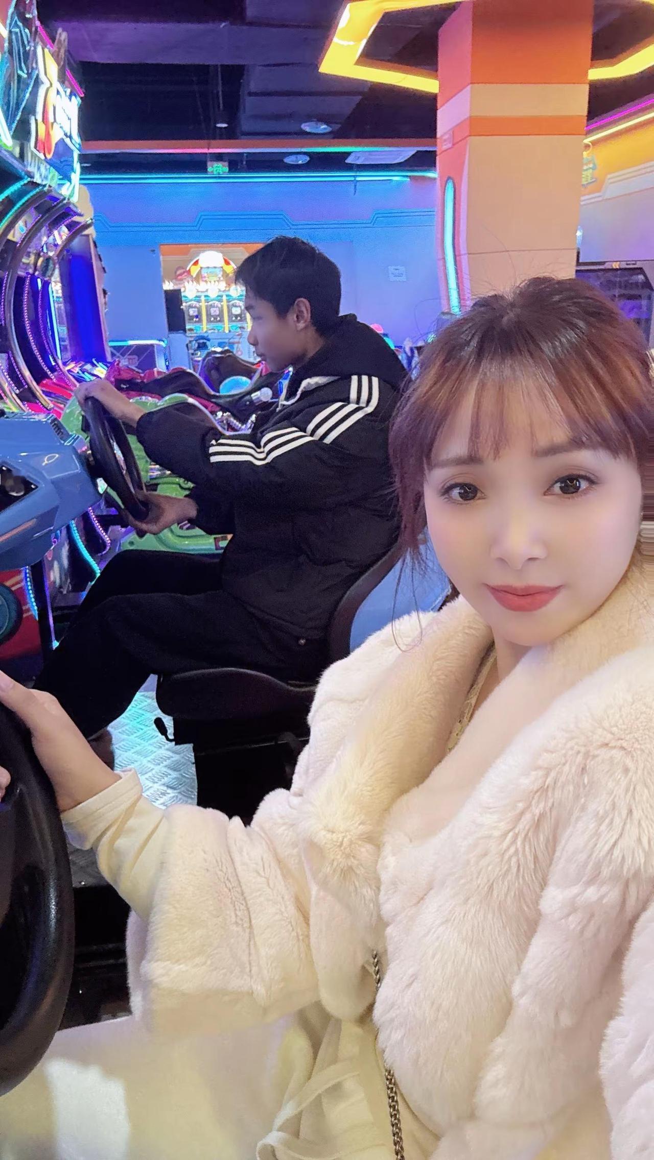 离异时我才26岁，现在我已经37了，孩子也15岁了，他在慢慢长大，而我也在渐渐找