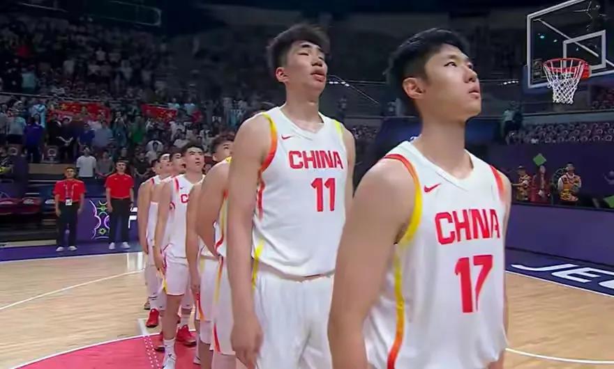 中国男篮5分战胜沙特，数据一目了然，不是胡金秋，最大功臣是他，胡明轩化身男篮李缘