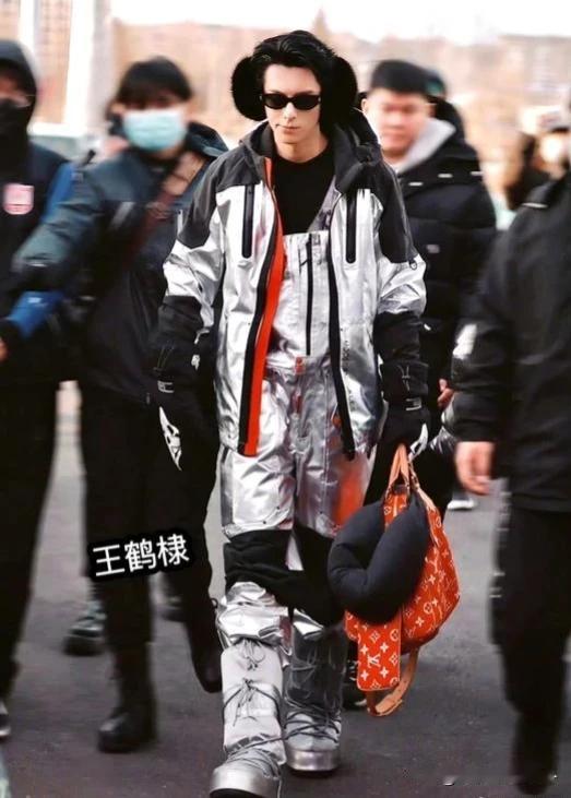 男明星私服，我最喜欢王鹤棣和魏大勋的穿搭！