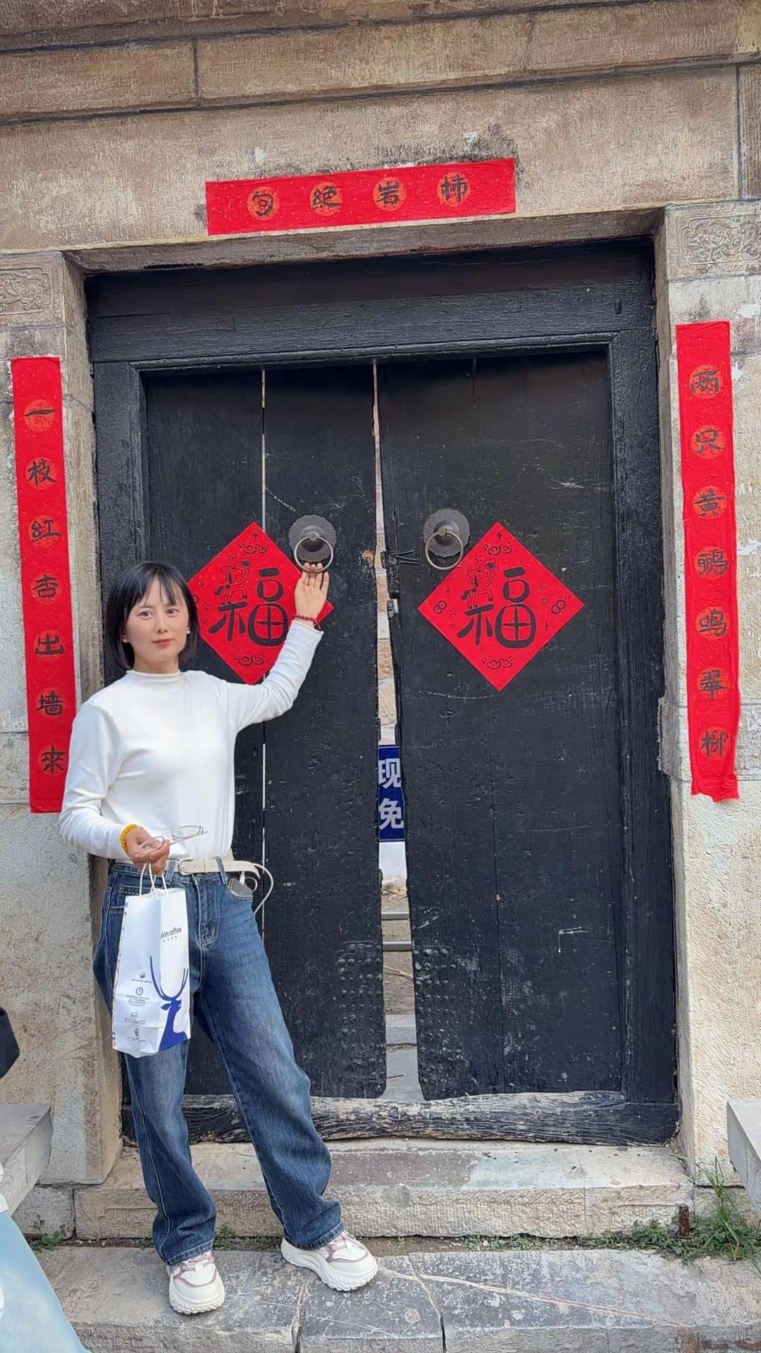 姐姐还没当够，不知不觉成了姨。不排队领鸡蛋是我最后的倔强。老是老了点，但气质不能