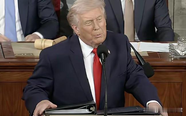 不以为耻，反以为荣！2月24日晚，美国总统特朗普，在上任首场国情咨文演讲中说，“