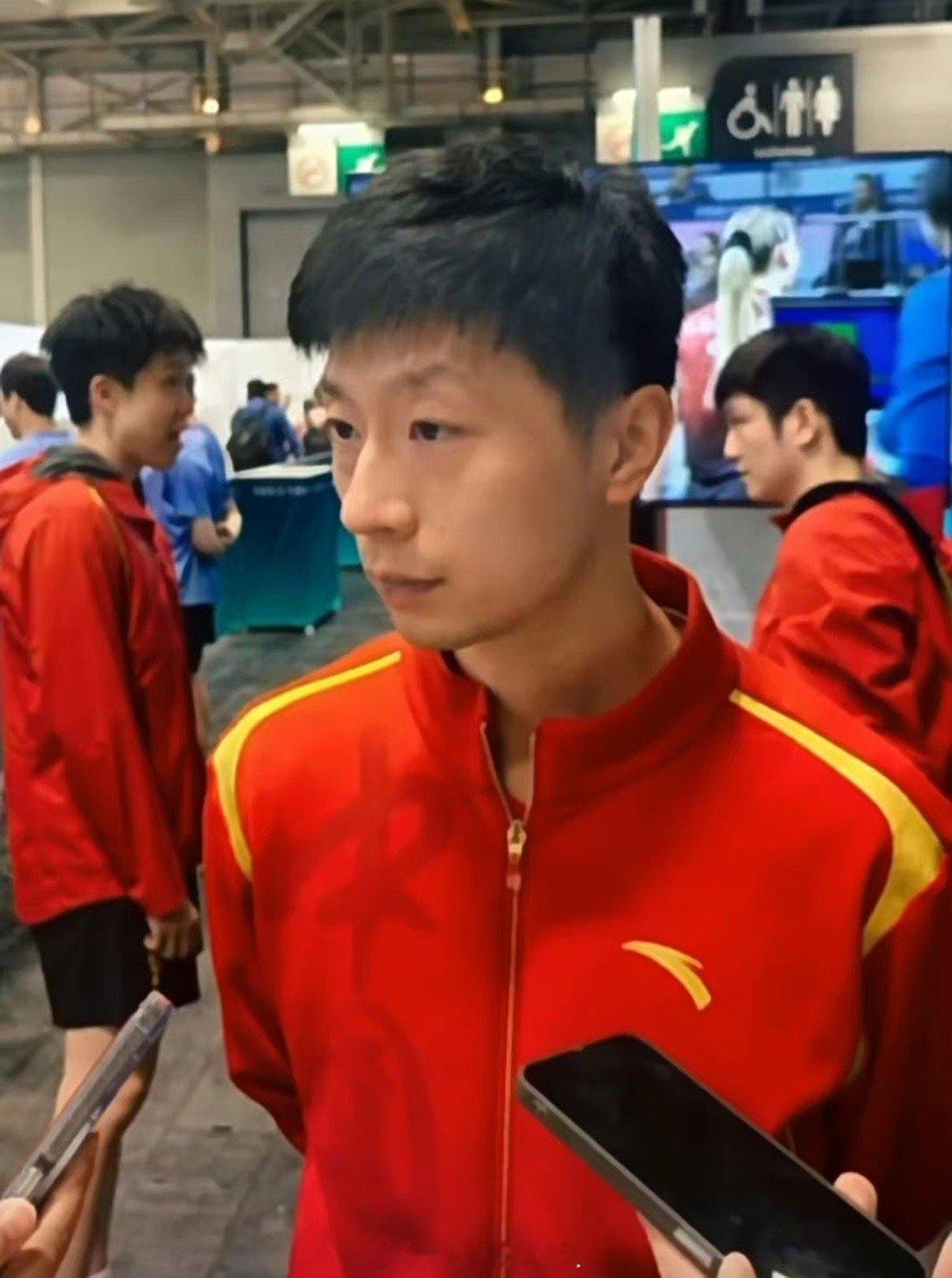 马龙：这个家没有我可怎么办[淡淡的]#樊振东王楚钦超绝躲采访得逞# ​​​
