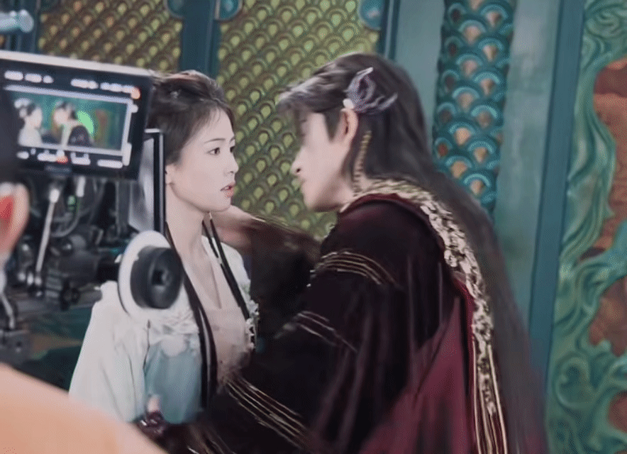 敖瑞鹏 看你就是没经验的 敖瑞鹏你真怪不得导演说看你就是没经验的，找不到嘴呢[d