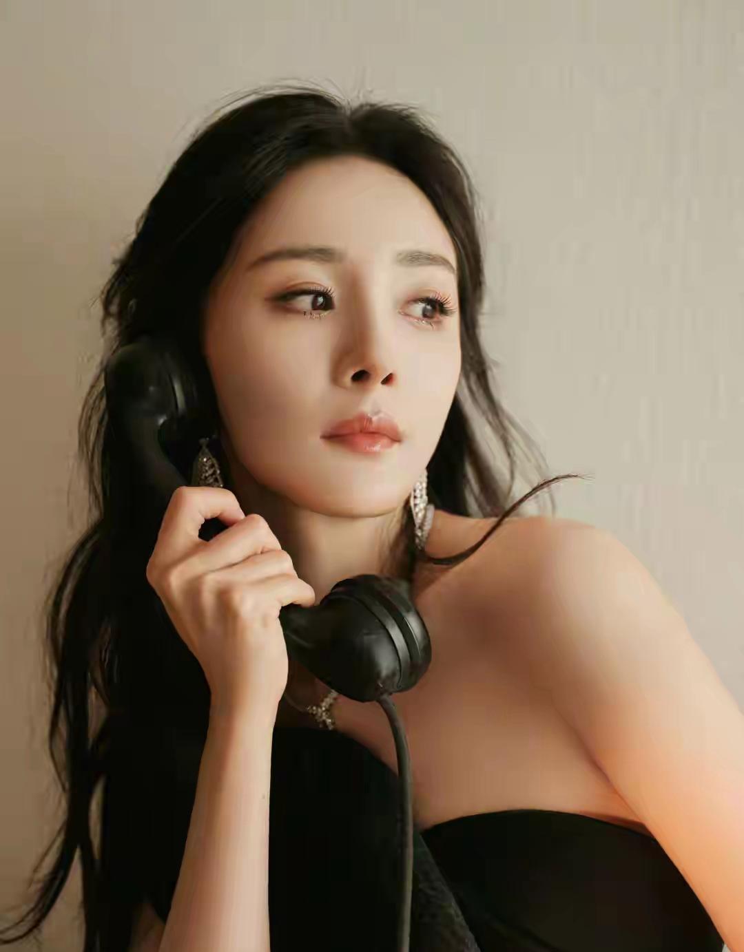 杨幂美得让人不敢直视，惊艳到心颤窒息！