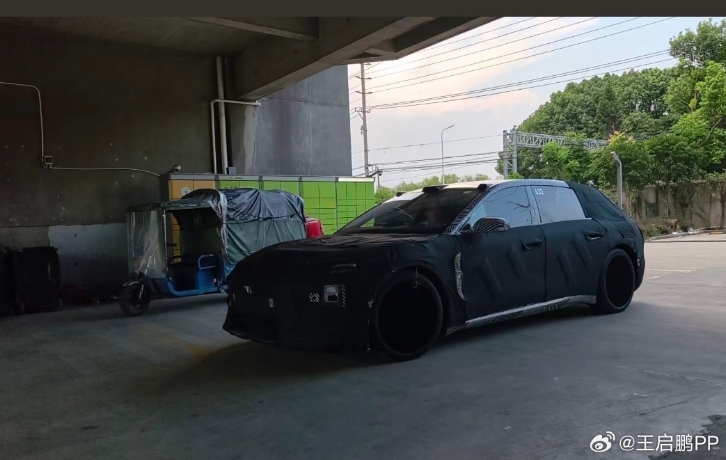 NT3的蔚来ET5T！！当然可能也不会叫5了！尺寸加大，另外在2代平台下的那些缺