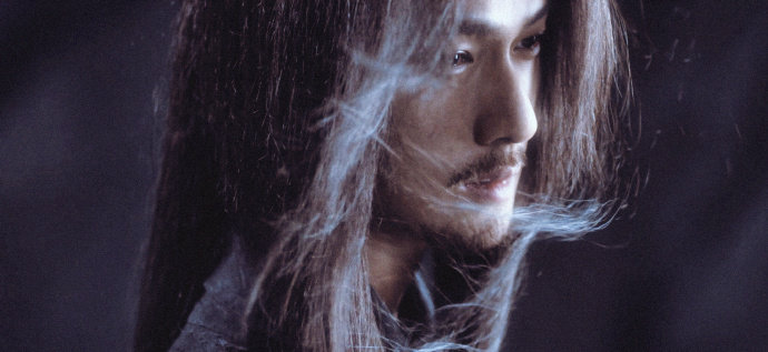 李昀锐法拉利质感 李昀锐胡子适配度没想到李昀锐留胡子意外适配，有法拉利质感 