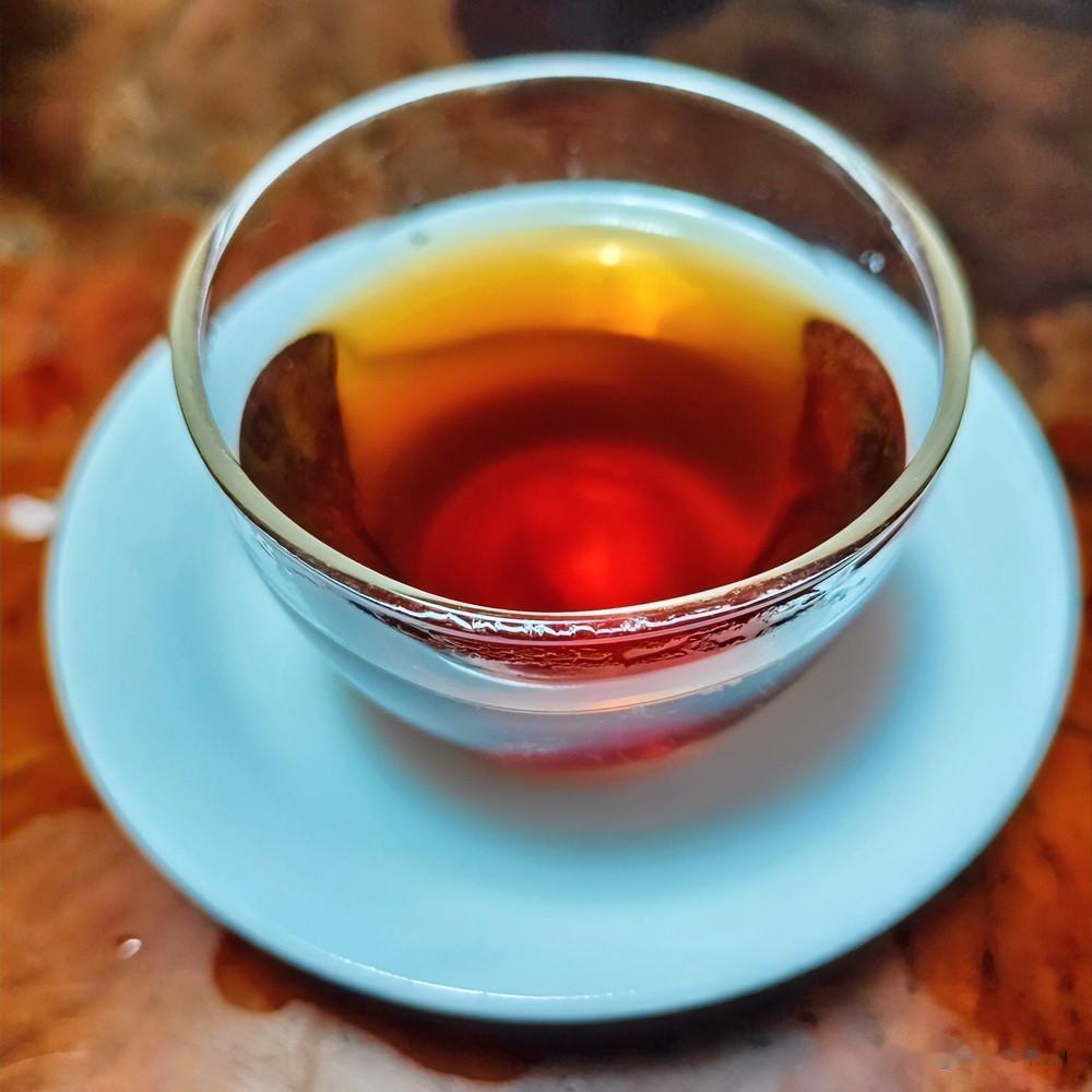 《光阴谣·竹枝词体》
叶旋杯中似岁痕，沸汤慢煮意如云。
厚积功深消躁气，静待花开