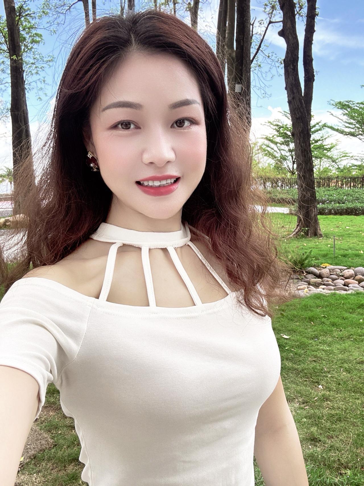 秋天悄悄离开，冬天缓缓有来，愿初冬依旧有暖阳，温暖自己，也温暖他人。穿搭  微笑