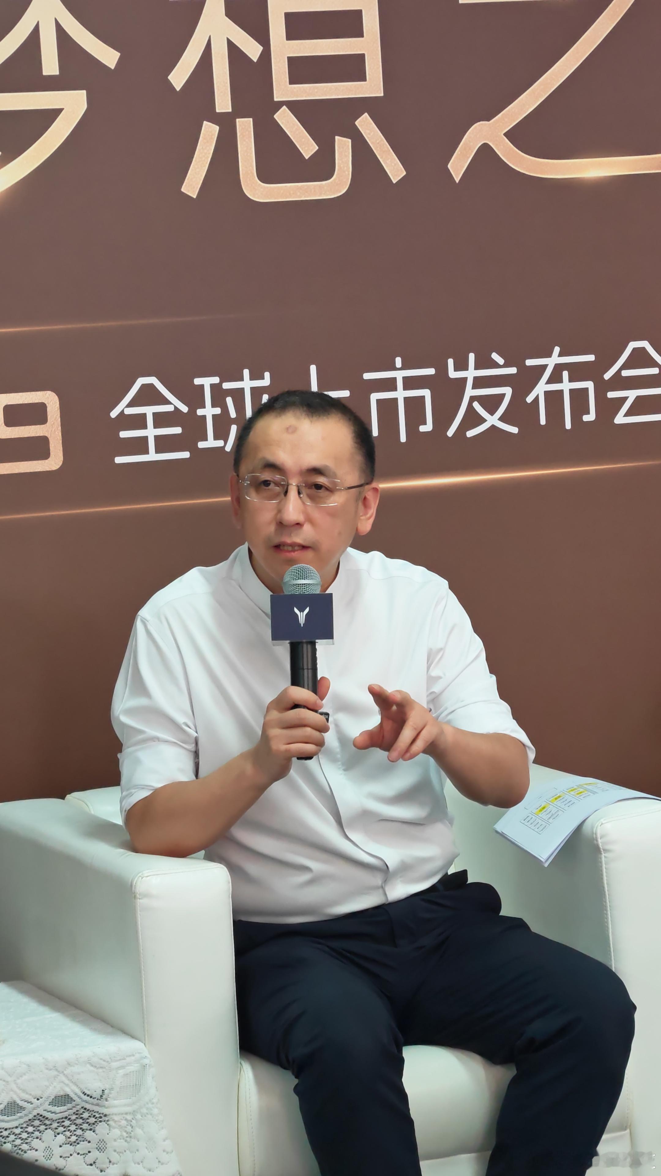 高管有话说 9月22日，岚图梦想家9正式上市，售价41.99万起。在发布会后，岚