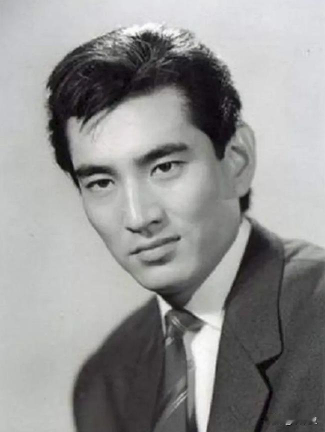 2014年，84岁的高仓健去世留下40亿财产。无儿无女的他把财产给了保姆，一分没