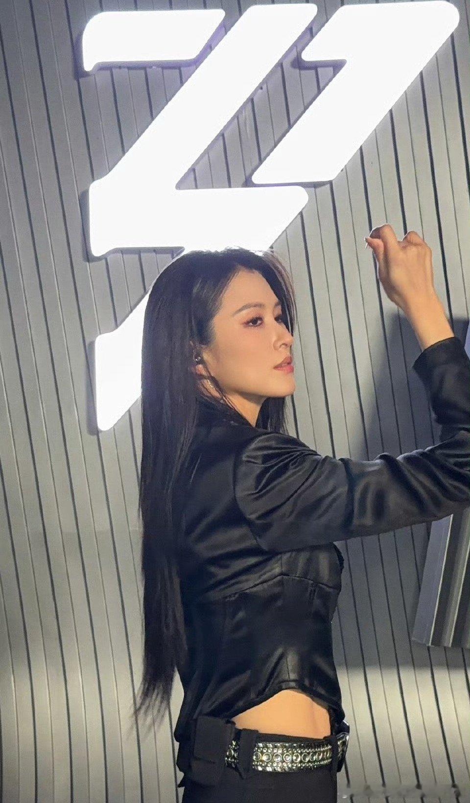 徐洁儿破音乘风2026真没听出所谓破音，徐洁儿全程气息和台风都很在线，短暂小失误