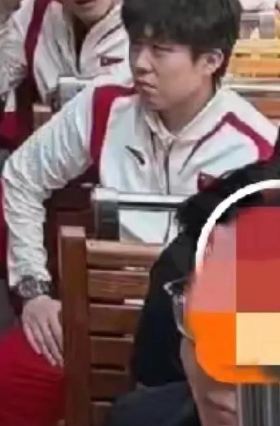 [再见]大头为啥这表情？

嘿，咱就说这大头到底咋回事呀？

那表情可太逗了。