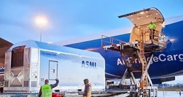 有个英国的媒体大佬，跑来中国转了一圈，回去长叹一口气，说要绝望了。他问了一圈中国