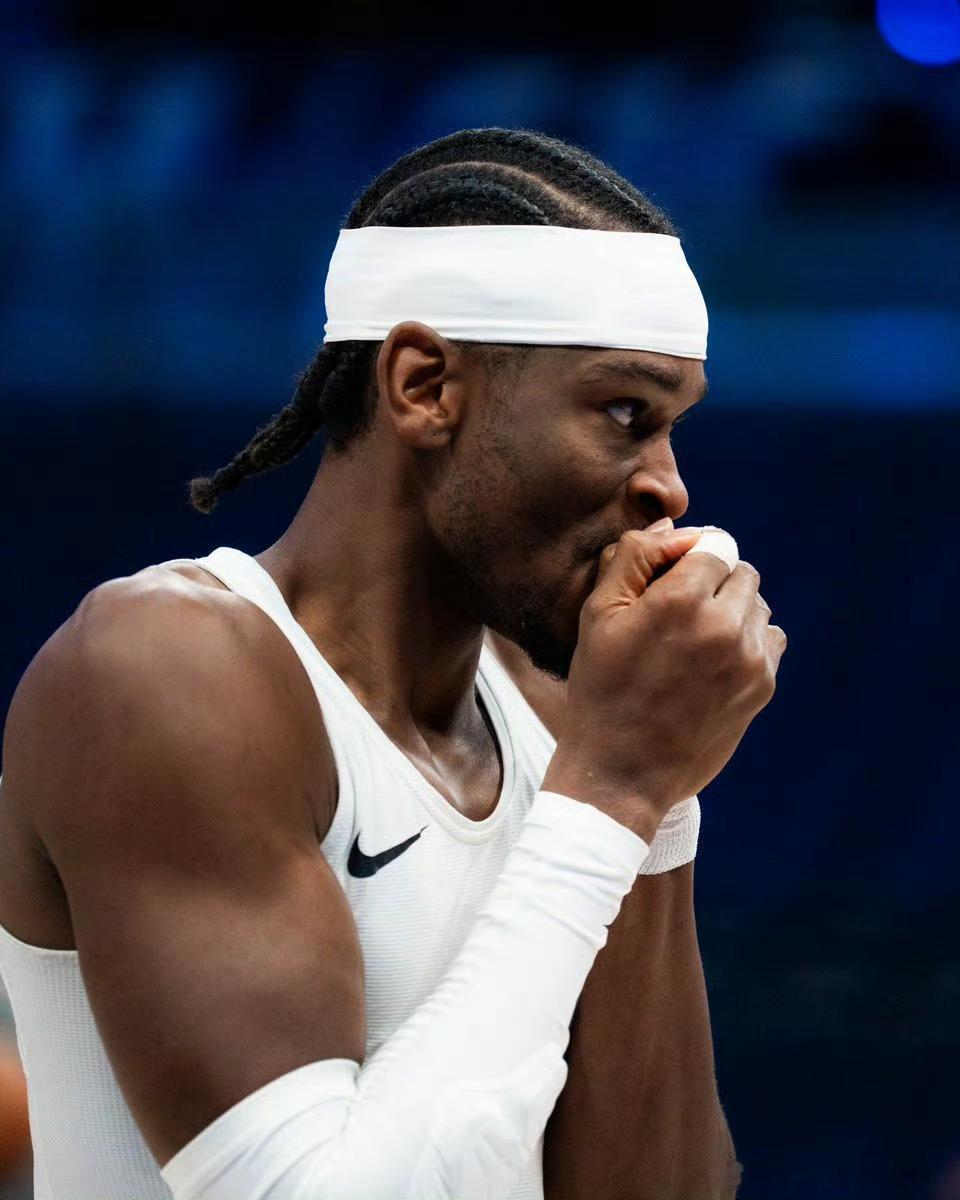 这孙子又演起来了！！哈哈哈哈，我就说嘛，打个魔术不至于那么大压力，主要还是排名太