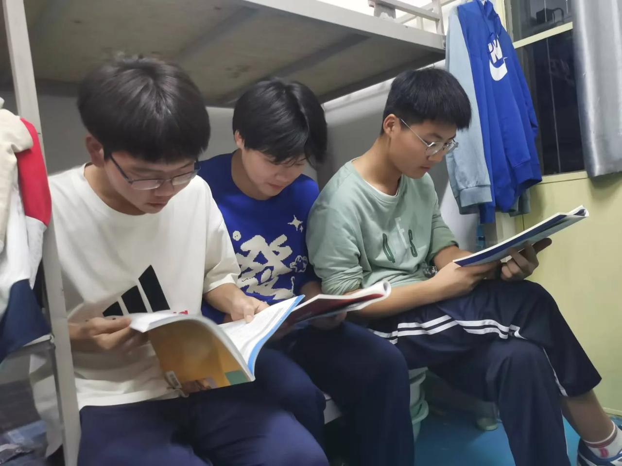咸阳梦圆职业学校
公寓楼学习