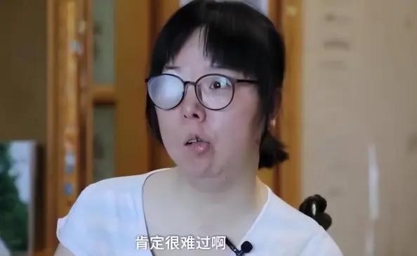 完整故事文案（短视频叙事风格，层次共情拉满）
四个多月突发脑出血，从此瘫痪在床，