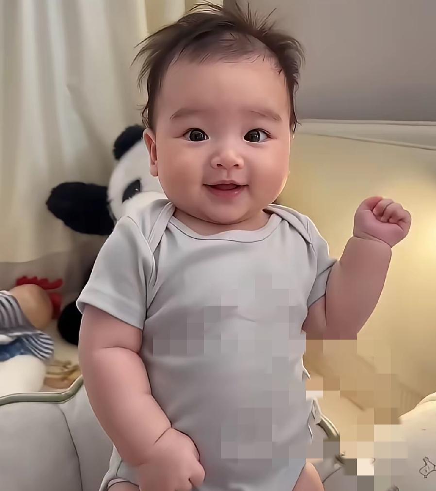 同样是做短视频账号，有人更新百条依旧寥寥无几，可这个萌娃账号，仅仅十三条作品，粉