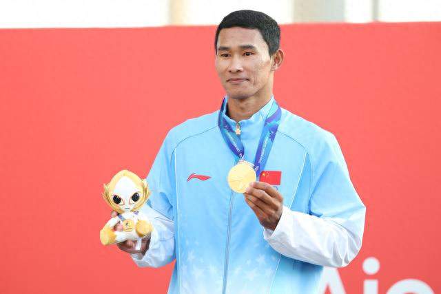 毕焜担任亚运会闭幕式中国代表团旗手：从“小众帆板”到国家面孔
