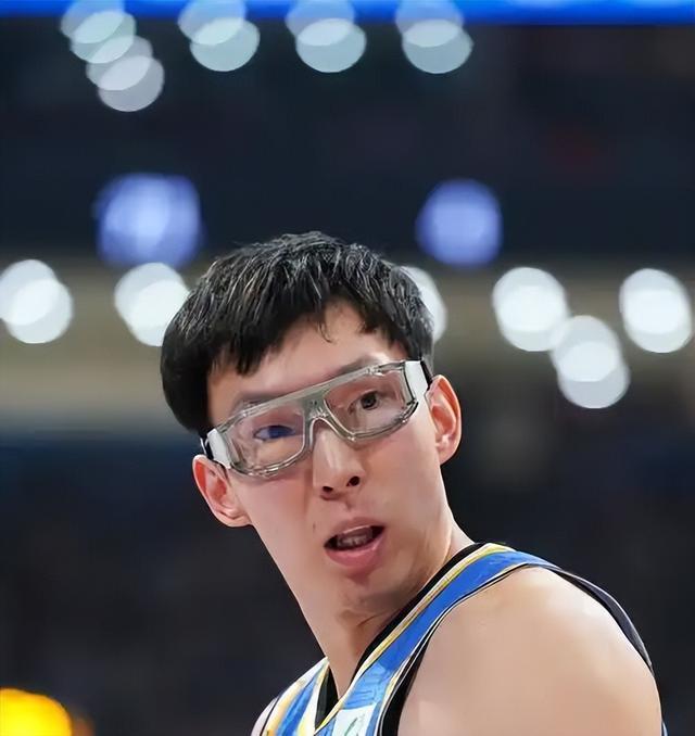 新一届中国男篮的名单确定下来了，大吃一惊的是周琦，张震林，赵睿没有出现在这次大名