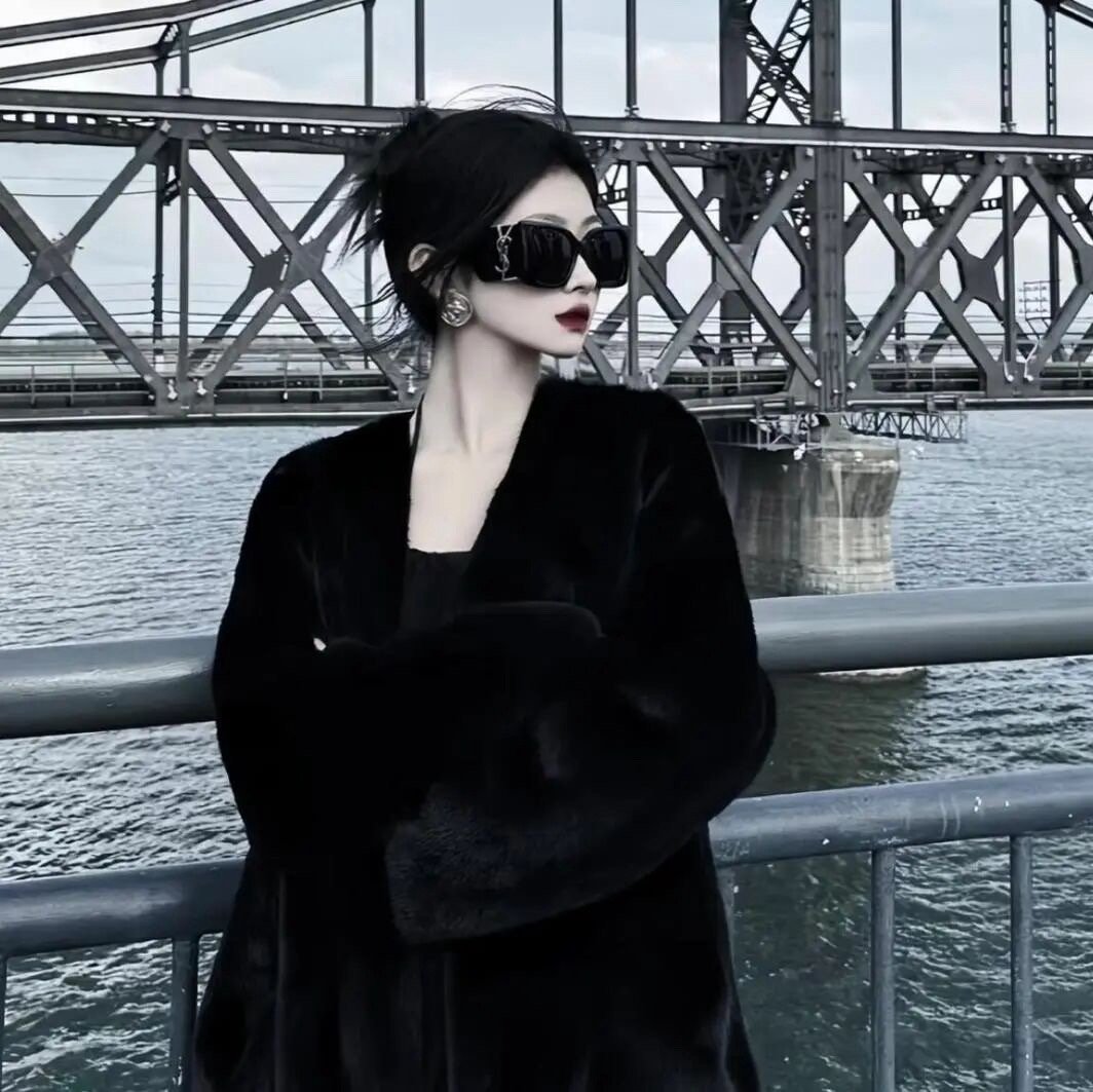 当我为生计发愁的时候 你和我谈情说爱 爱不爱有用么 没有经济基础什么也没用 我喝