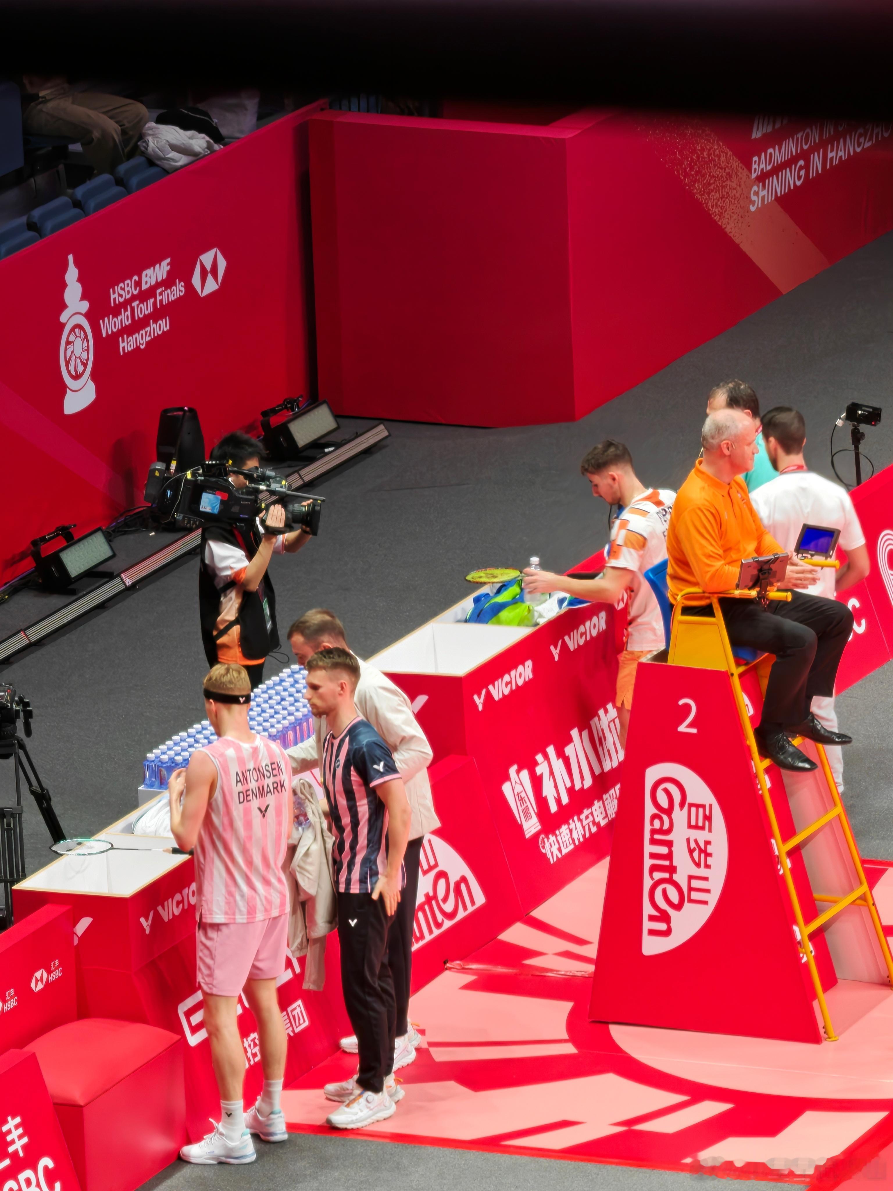 小波波夫🇫🇷 21-13 🇩🇰安东森决胜杭州胜利在握 2025年世界羽联