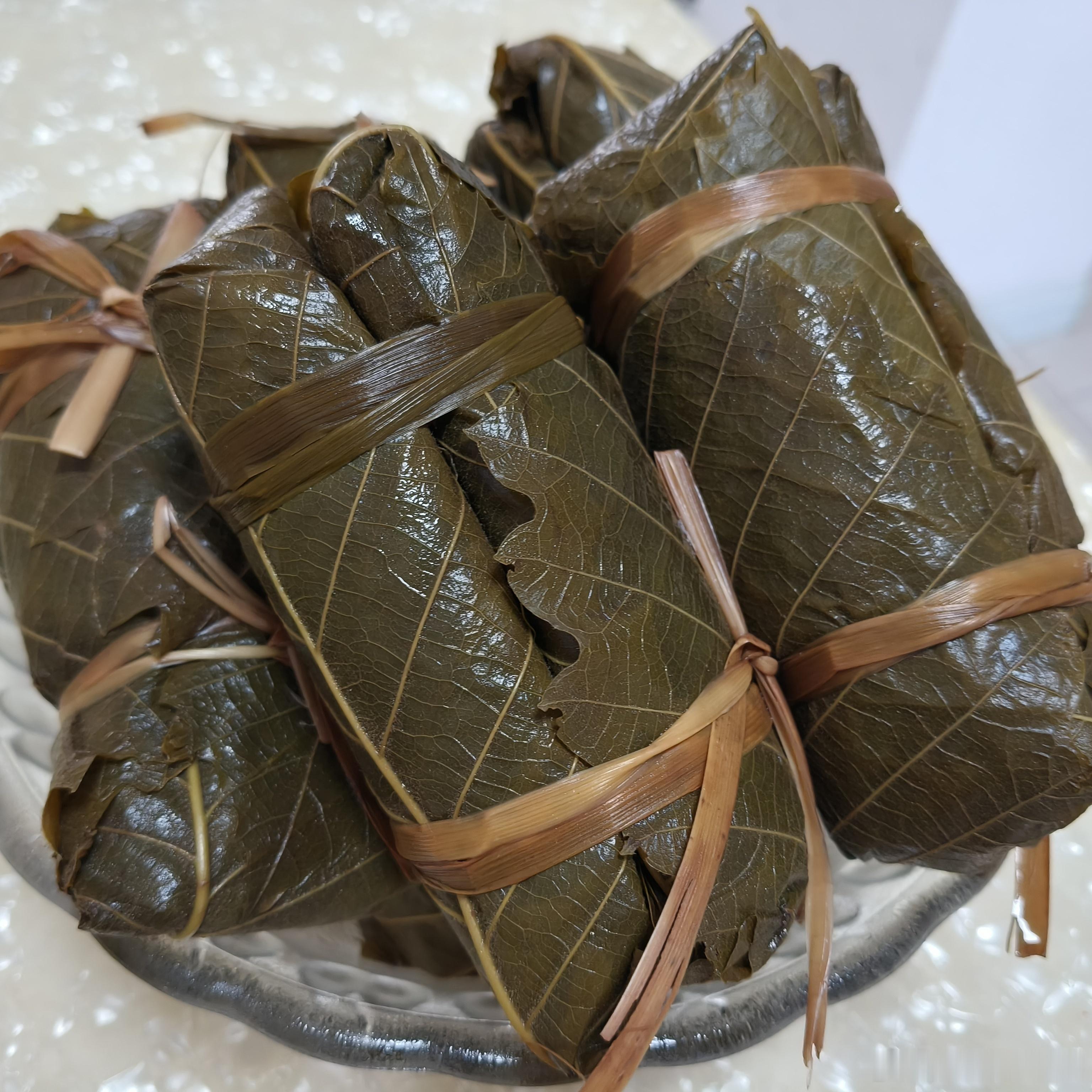 祝大家端午节快乐，都吃粽子了嘛，才想起来，今年忘记买五彩绳啦! （粽子和茶叶蛋都