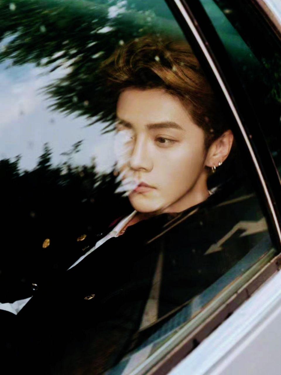 苦海翻起爱恨。