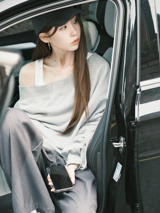 180|灰色系酷girl  卫衣也可以反着穿