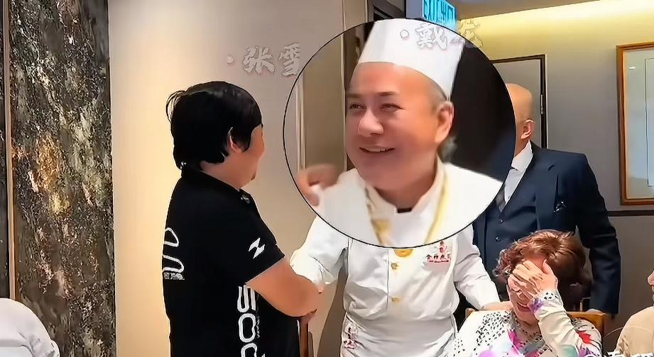 张雪亲自奔赴香港交付机车，一场饭局汇聚了香港半壁名流，排面直接拉到天花板了。
接
