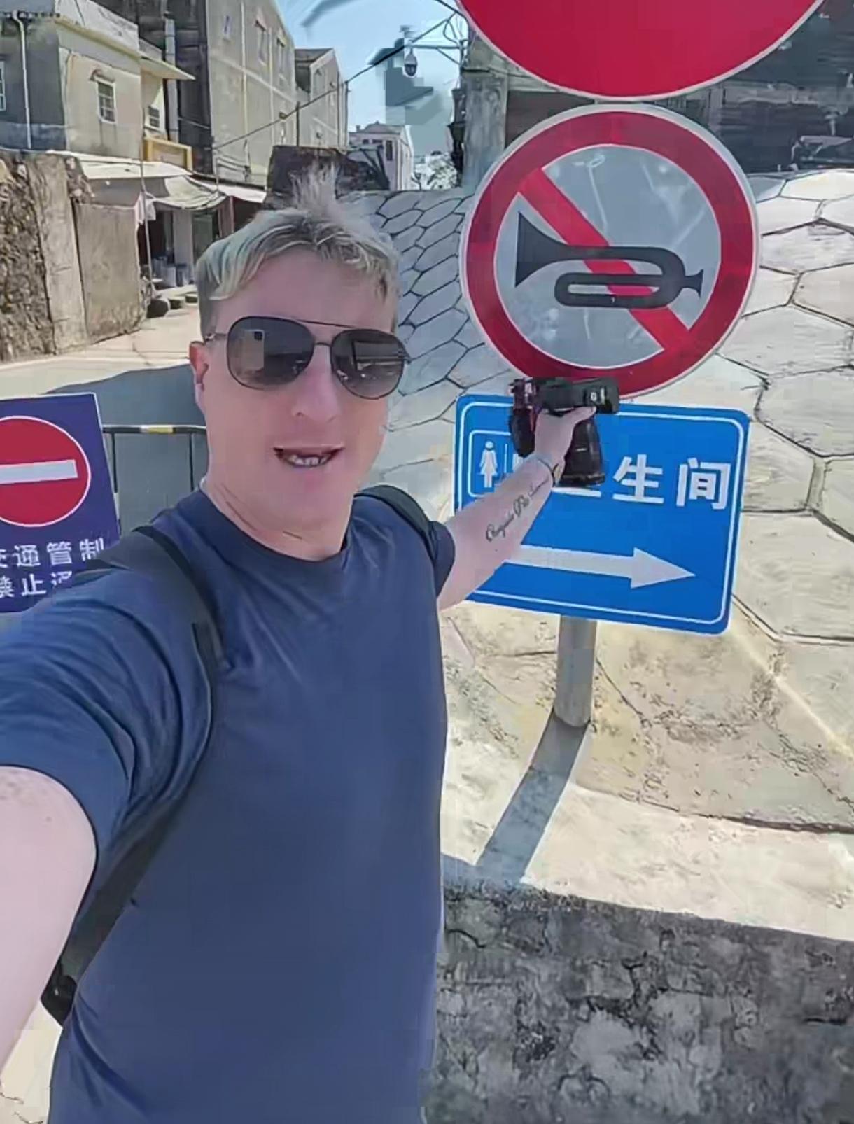 禁止鸣笛是全世界统一的交通信号，的确啊，禁止鸣笛没有国际符号吗？莫非外国人把它当