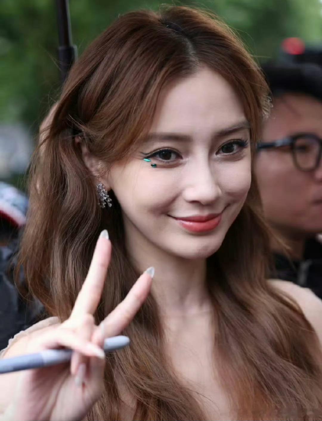 她也做过轮廓手术 （0个人在意的角落 